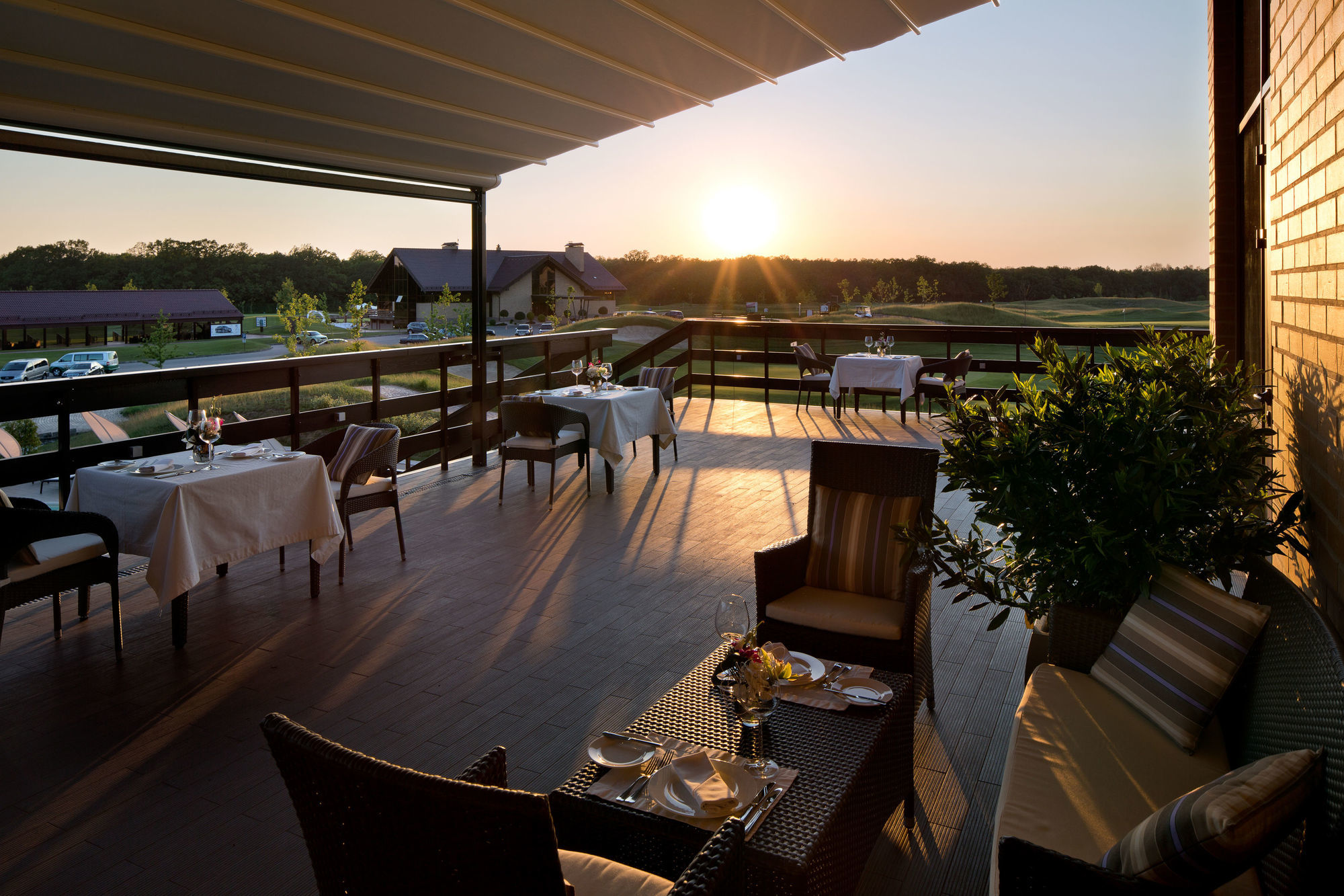 Superior Golf And Spa Resort Kharkiv Exterior photo