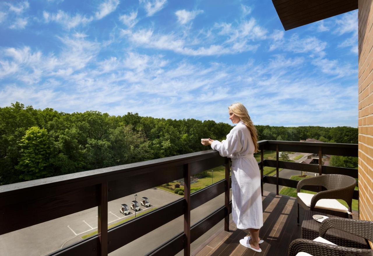 Superior Golf And Spa Resort Kharkiv Exterior photo